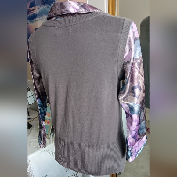 Once 1 Again~Vintage 90's Gray V-neck Sweater Floral Silky Shirt - Picture 6 of 10